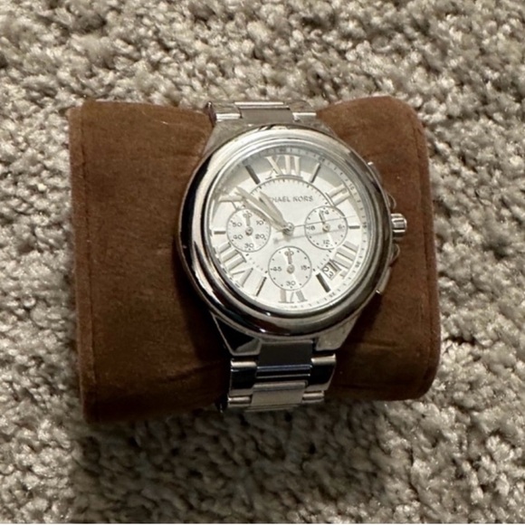 Simplistic Watch - Picture 2 of 2